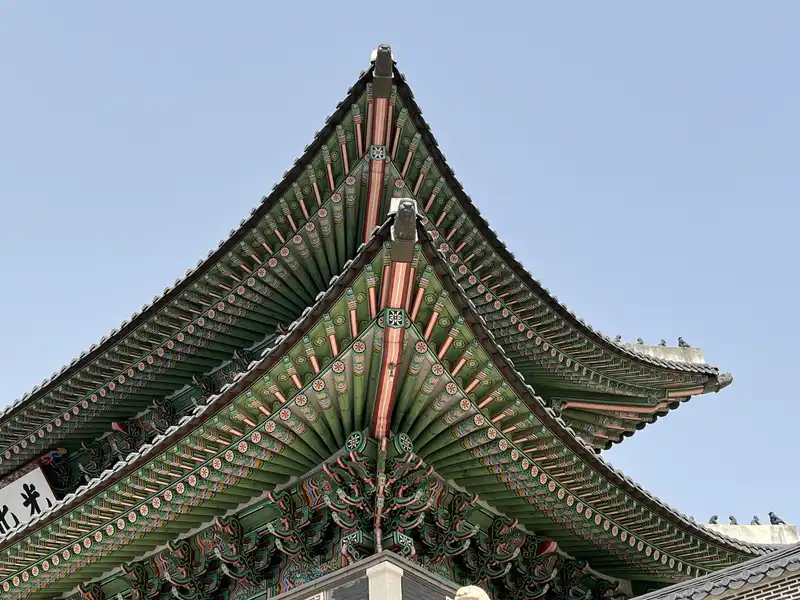 There is extensive art work on the eaves of the Palace. This style of structure is common across the historical monuments in Seoul.