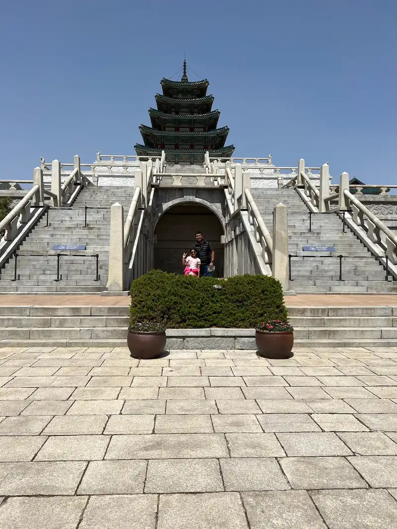 The impressive Folk Art Museum building was just off the side of the Gyeongbokgong Palace.